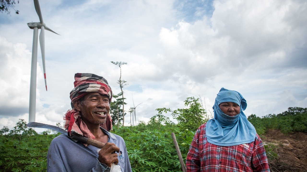 Farmer Serie Kakhaw 51yr, with his wife Yupin Kakhaw 47yr, rents out the land for one of the towers, forTB 5,000/year. The both think kt is good, but when the there is a very strong wind, the sound from the proppelers can be scary.The Theppana Wind Farm, the first wind farm owned by Electricity Generating Public Company Limited (EGCO Group) of Thailand, uses three Goldwind GW109/2500 turbines. The 2.5MW permanent magnetic direct drive turbines are designed for medium to low wind speed areas.